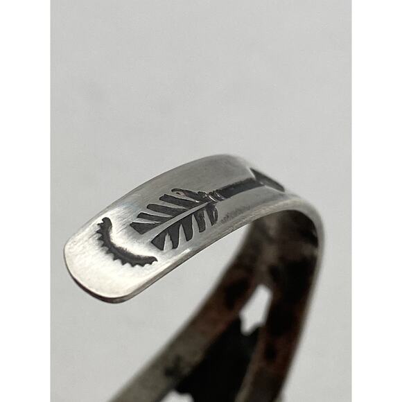 VINTAGE FRED HARVEY NATIVE AMERICAN STERLING SILVER CUFF BRACELET - Picture 5 of 11